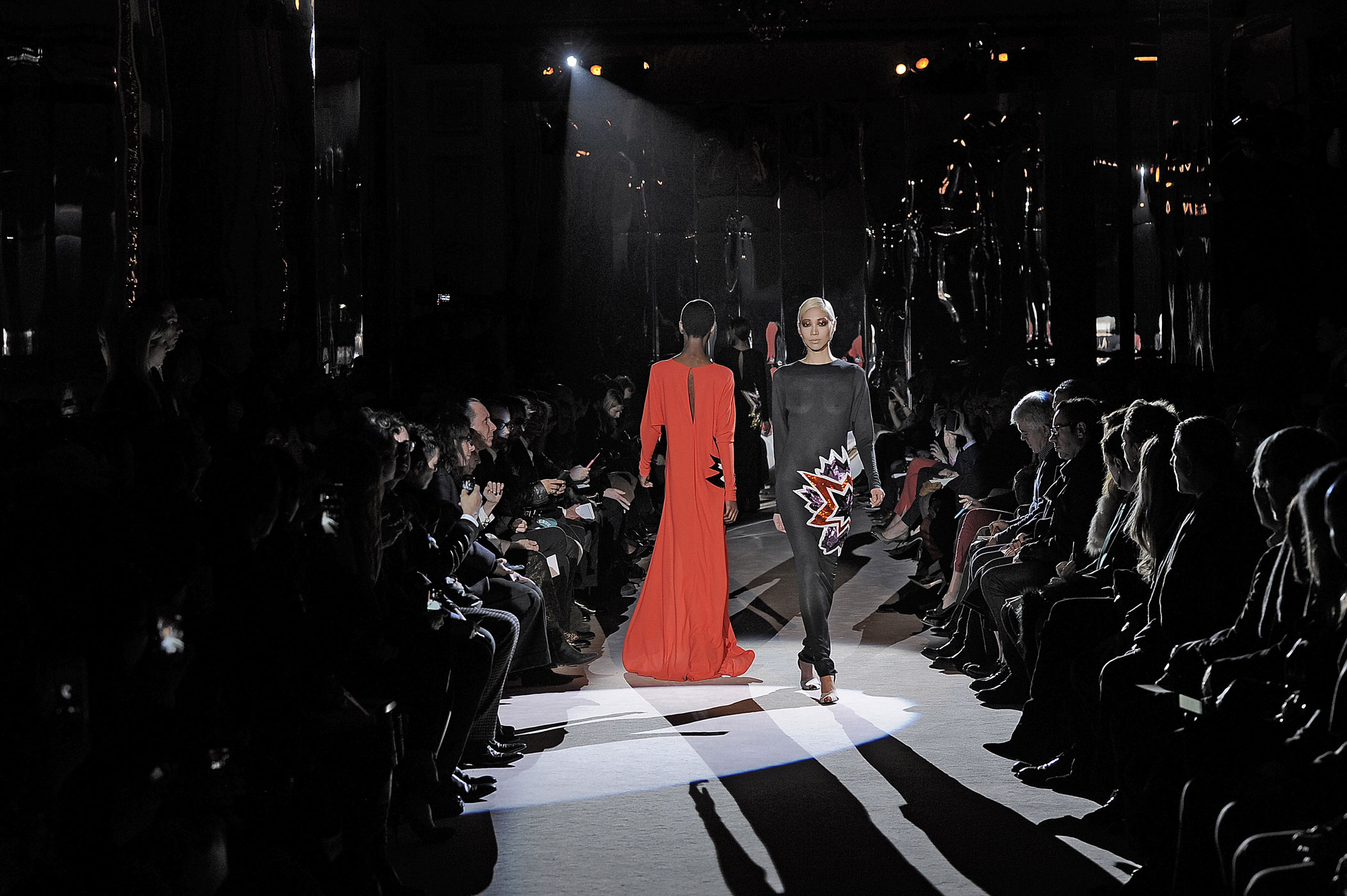 Τα νέα ρούχα του Tom Ford: πρεμιέρα στις πασαρέλες με δικό του οίκο